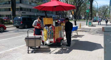 hot dog cart corner